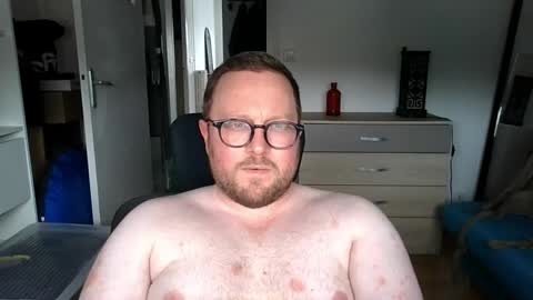 jeuneloup92 online show from June 3, 4:12 pm