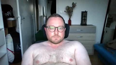 Snapshot of jeuneloup92 chatting on October 7, 5:42 pm jeuneloup92 online show from October 7, 5:42 pm