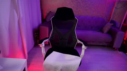 Snapshot of jeyssy69 chatting on February 9, 5:40 am Jeyssy also Andra  online show from February 9, 5:40 am