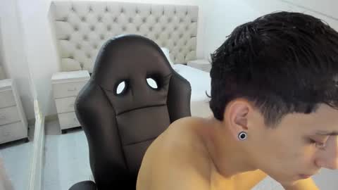 jhoanleandro online show from November 4, 5:53 am