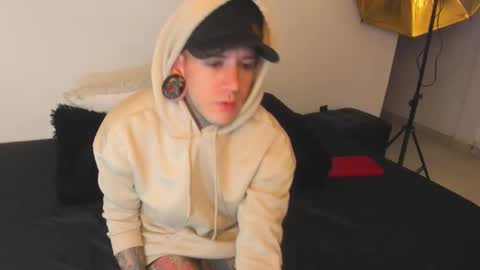 Snapshot of jhonny_ackerman chatting on October 16, 6:02 am jhonny_ackerman online show from October 16, 6:02 am