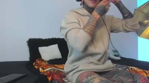 Snapshot of jhonny_ackerman chatting on October 18, 9:19 pm jhonny_ackerman online show from October 18, 9:19 pm