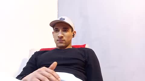 jhonny_thes28 online show from October 23, 2:46 am