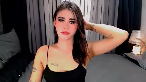 jhuliana_and_charles_room online show from November 30, 5:58 am