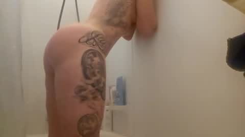 jmizzle974 online show from April 22, 2:46 pm