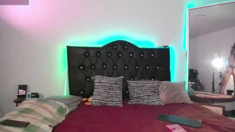 Joa Isaza     online show from January 15, 6:55 am