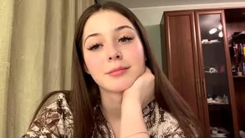 Adel online show from April 7, 6:43 pm