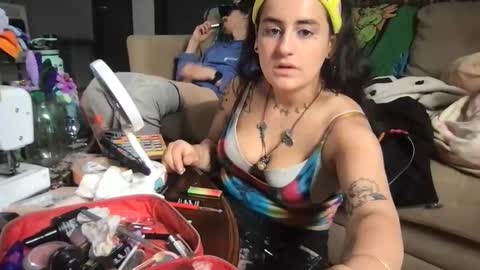 joey_binaa online show from April 25, 5:10 pm