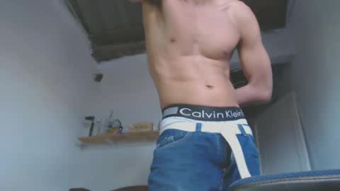 johantorres19 online show from January 10, 10:15 pm