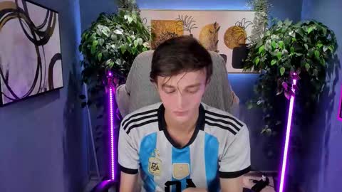 Snapshot of john_weasley chatting on October 16, 7:41 am John online show from October 16, 7:41 am