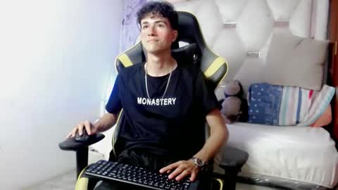 johnny_cagee online show from December 20, 5:03 am