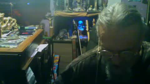 johnnyshung1 online show from September 9, 2:39 pm