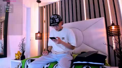 johnsonisaac94  online show from March 1, 11:53 pm