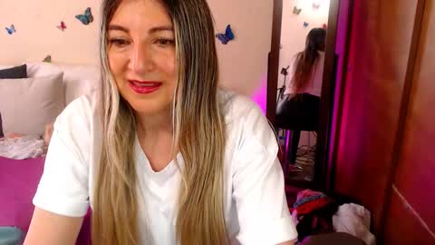 Jolie Mature online show from March 27, 9:38 pm