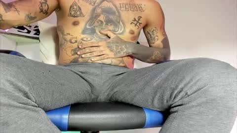 jordan33blake online show from December 4, 1:49 am