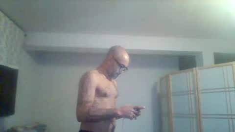 Br33z3 online show from March 9, 9:14 am