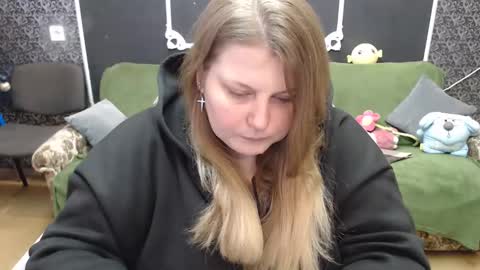 Snapshot of josiesun771 chatting on February 24, 7:22 am josiesun771 online show from February 24, 7:22 am