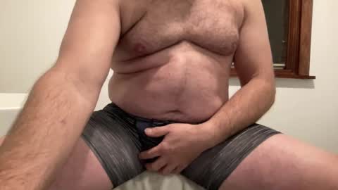 Snapshot of jstenjytheshow chatting on December 8, 2:35 am Just Enjoy the Show online show from December 8, 2:35 am