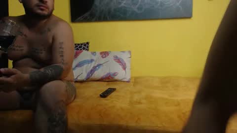 juankzam17 online show from May 3, 10:38 pm