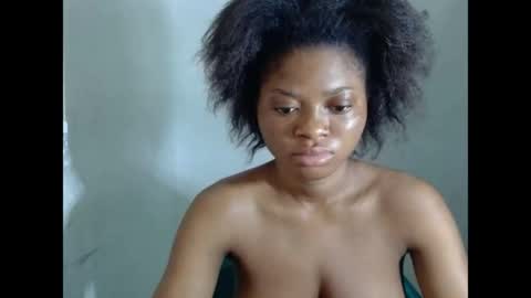 juicynpinkx online show from April 23, 8:33 am