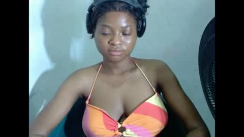 juicynpinkx online show from April 20, 6:11 pm