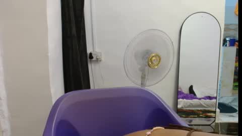 juicyxpink online show from March 2, 6:47 am