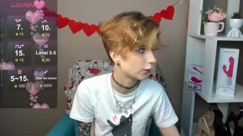 Snapshot of julescrown chatting on February 17, 1:04 am Jules online show from February 17, 1:04 am