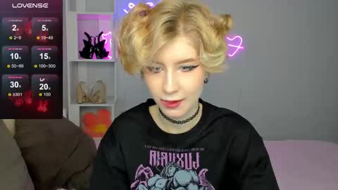 Snapshot of julescrown chatting on October 3, 12:31 am Jules online show from October 3, 12:31 am