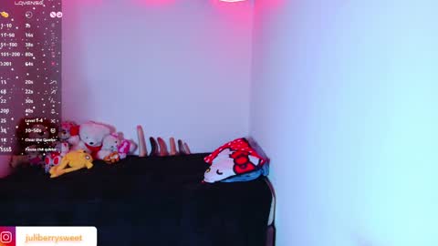 Juliana online show from April 2, 3:47 am