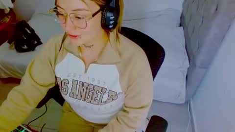 Snapshot of juli_69 chatting on September 16, 6:33 pm Juliana Torres online show from September 16, 6:33 pm