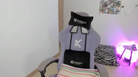 juli_santos_22 online show from January 17, 6:06 pm