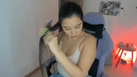 juli_santos_22 online show from November 27, 2:30 am