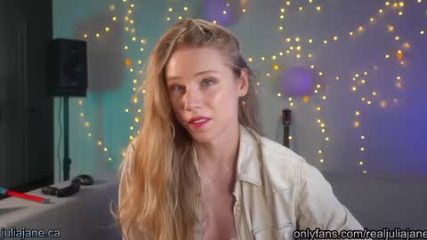Julia Jane online show from May 28, 2:20 am