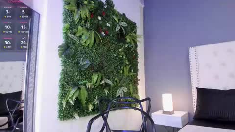 J U L IA   M A R T I N E Z online show from November 18, 11:46 am