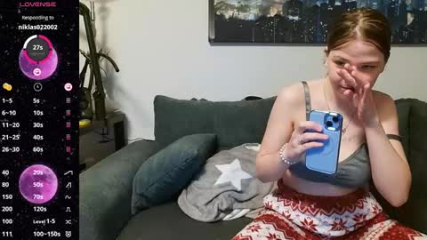 Snapshot of julia_official chatting on March 3, 9:15 pm julia_official online show from March 3, 9:15 pm