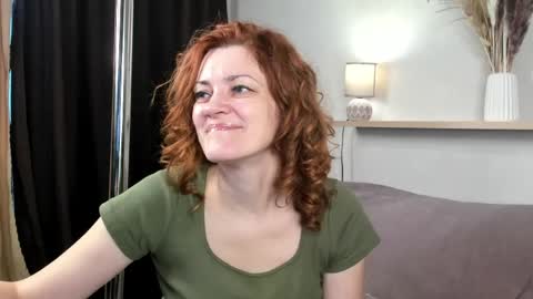 julia_suny online show from May 28, 1:58 am