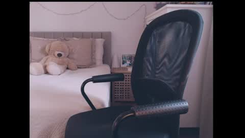 julialiones online show from July 17, 5:15 pm