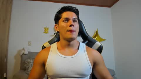 julian_wallace online show from December 21, 12:28 am