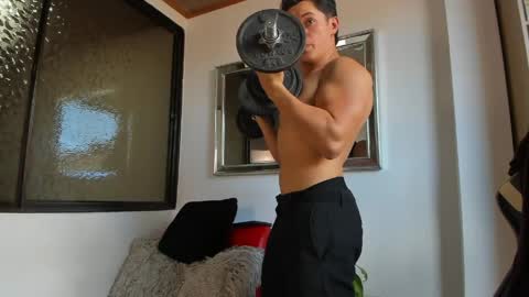 julian_wallace online show from May 9, 6:25 pm