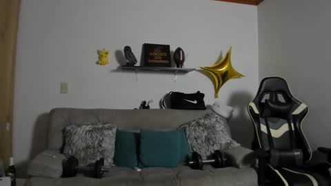 julian_wallace online show from November 24, 9:24 pm