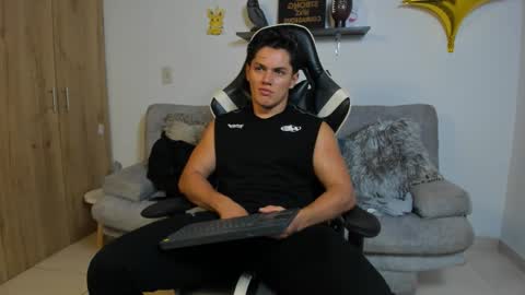 julian_wallace online show from January 18, 11:03 pm