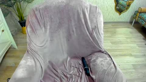 Julia online show from September 14, 3:20 am