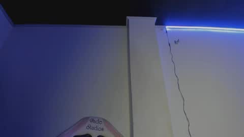 juliana_js_ online show from April 3, 4:30 am