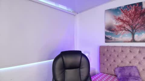  JULIANA CASTRO online show from March 24, 12:00 pm