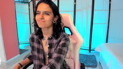 julianne_7 online show from February 3, 9:30 pm