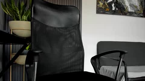 Julian online show from February 11, 1:15 pm