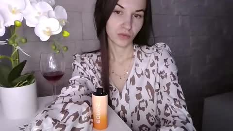 Julia online show from March 27, 4:52 pm