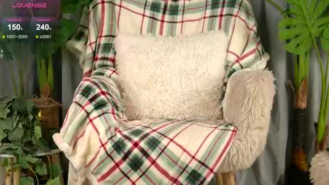 Julie online show from March 4, 8:00 am