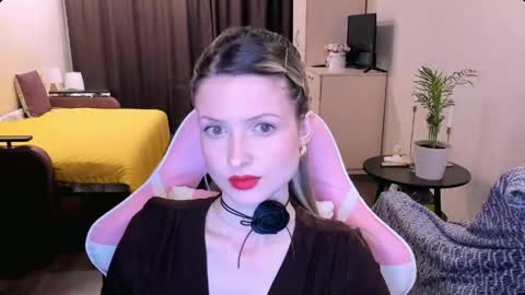 Julie online show from April 15, 4:10 pm