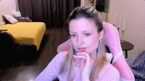 Julie online show from March 28, 4:41 pm